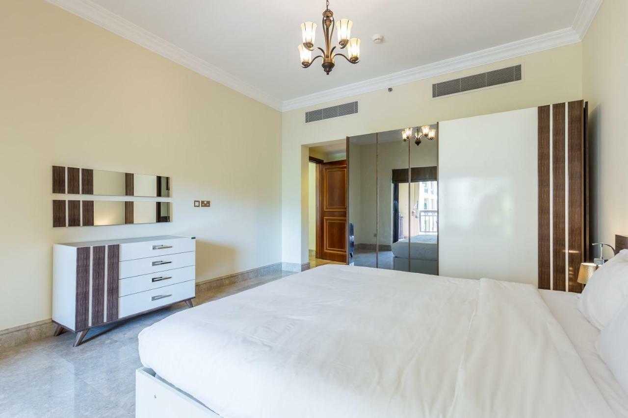 Beachfront Two Bedrooms On Palm Jumeirah By Deluxe Holiday Homes Dubai Eksteriør bilde