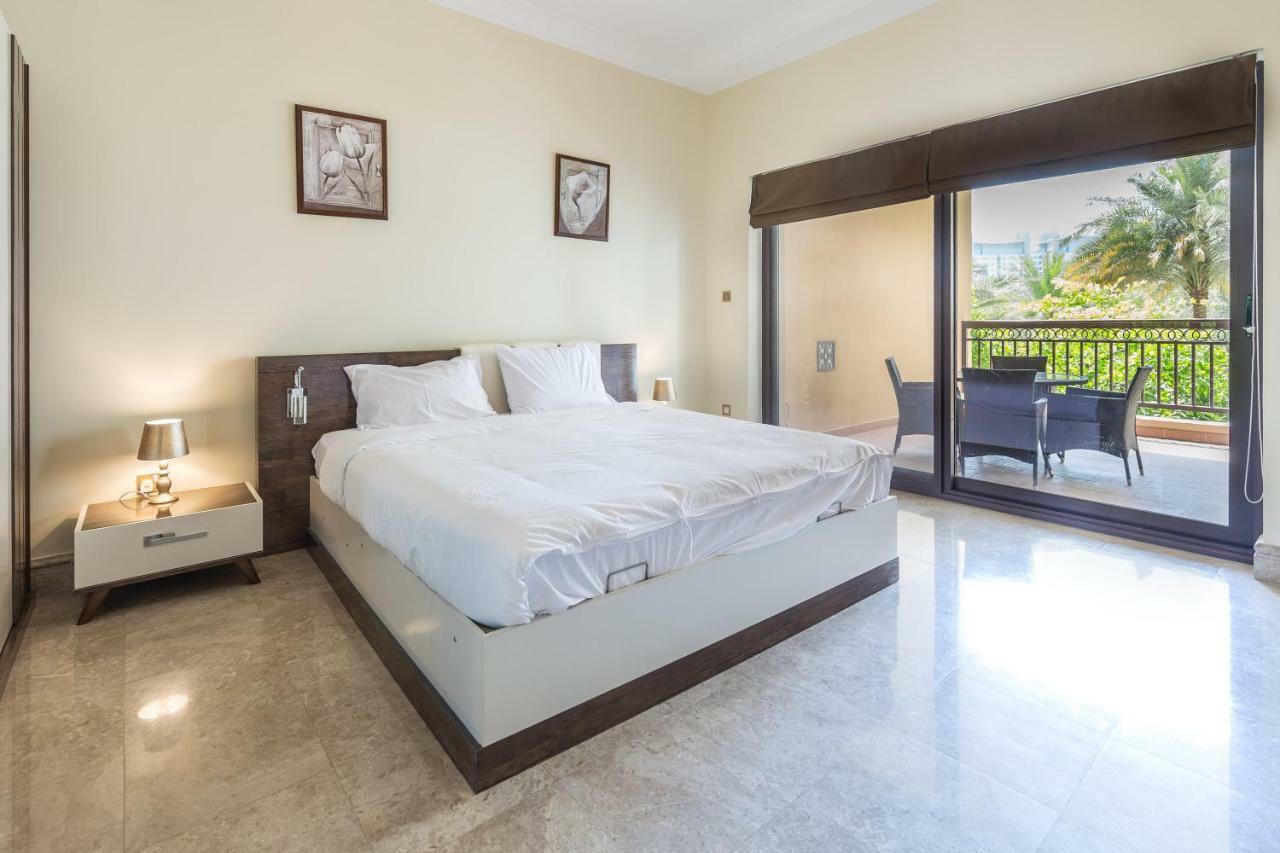 Beachfront Two Bedrooms On Palm Jumeirah By Deluxe Holiday Homes Dubai Eksteriør bilde
