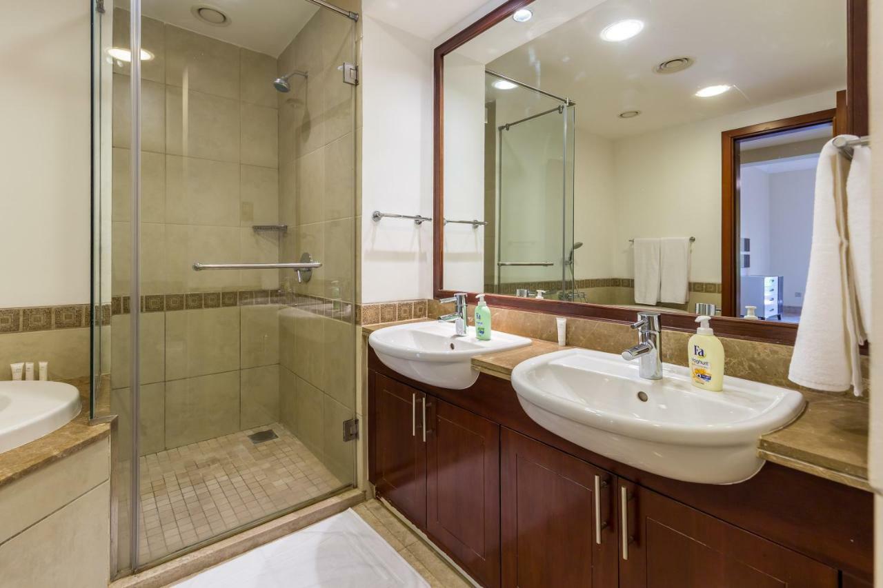 Beachfront Two Bedrooms On Palm Jumeirah By Deluxe Holiday Homes Dubai Eksteriør bilde